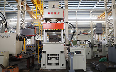 三梁四柱液壓機簡述（結構、特點、參數及配置）